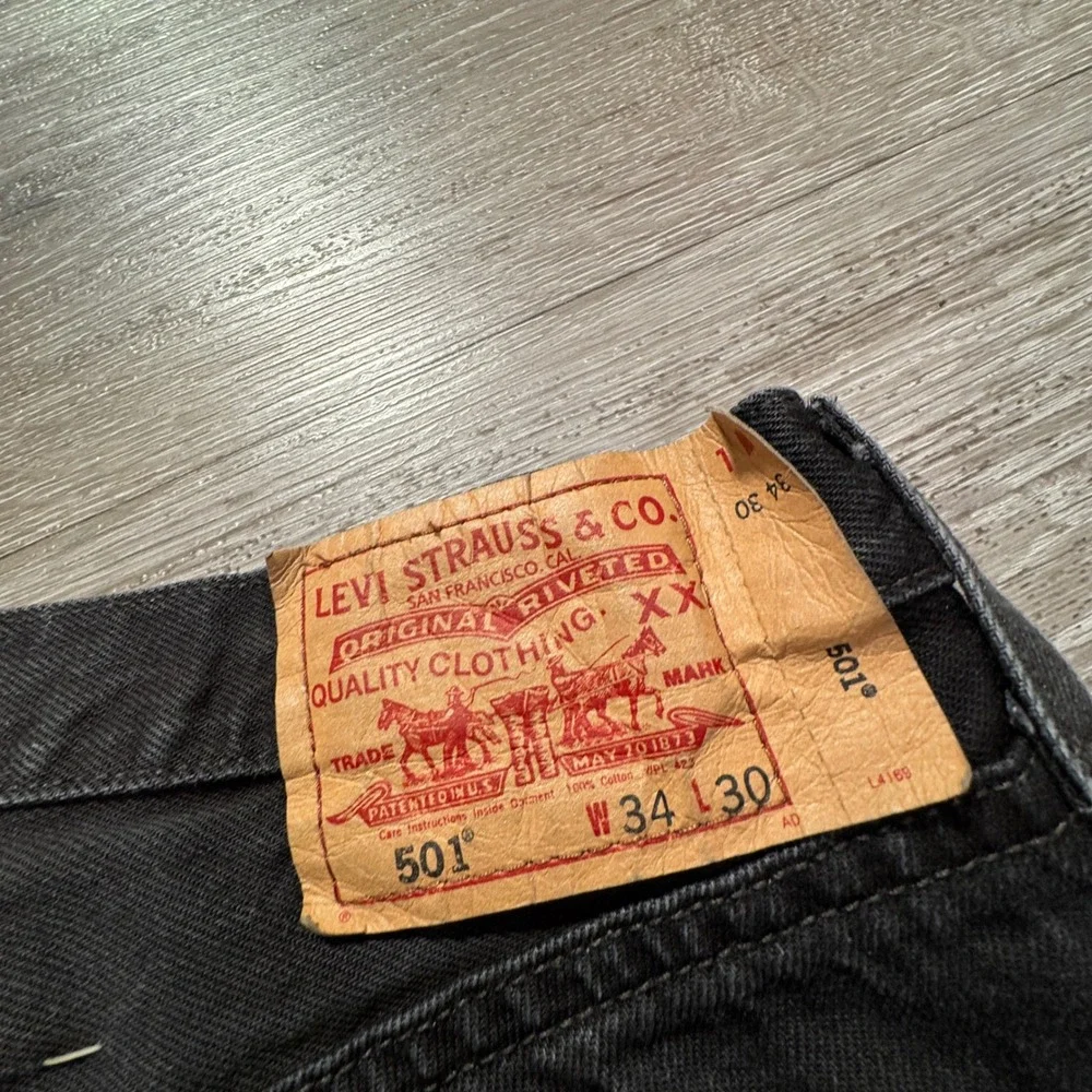 Levis 501 Jeans Mens 34 Black Denim Cotton Straight Leg Button Fly Classic 33x28